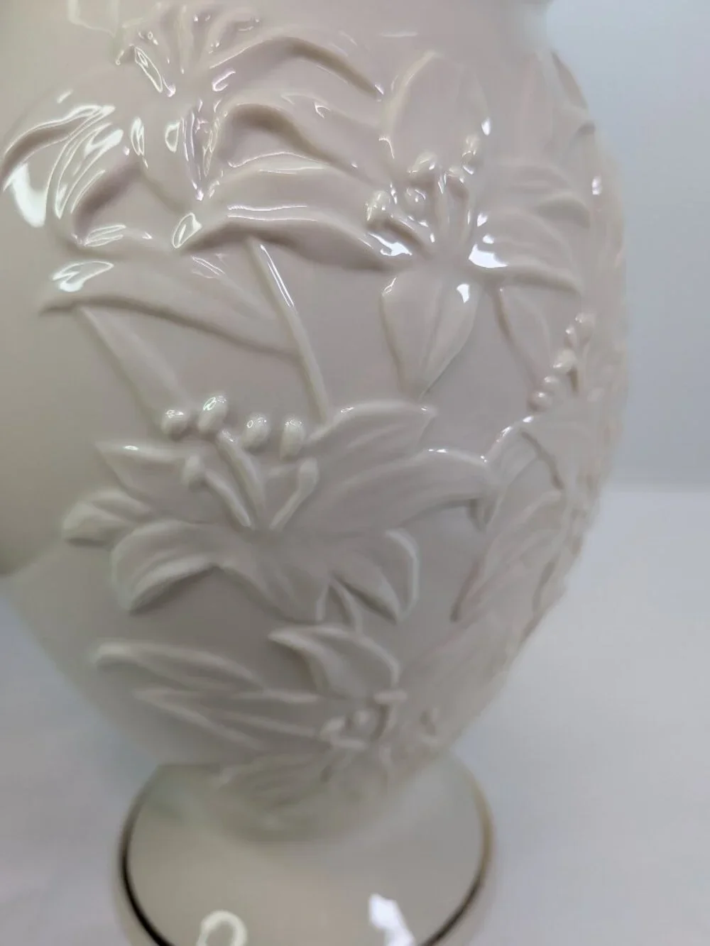 Lenox Masterpiece Collection Embossed Daylily Pedestal Vases - Pair of 2